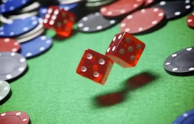 Tampilan game slot online dengan tema warna-warni cerah dan animasi